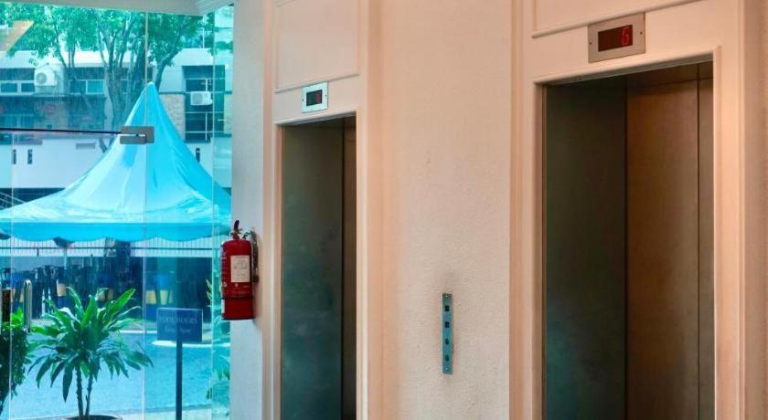 Stallions Suites Penang Jelutong Exterior foto